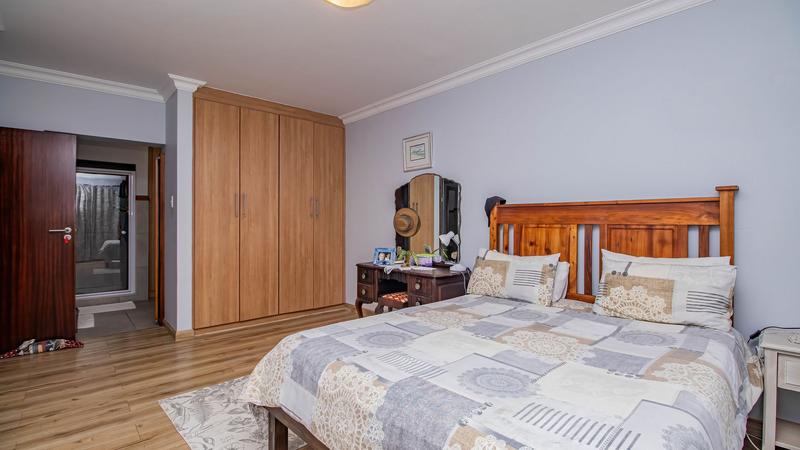 9 Bedroom Property for Sale in Outeniqua Strand Western Cape
